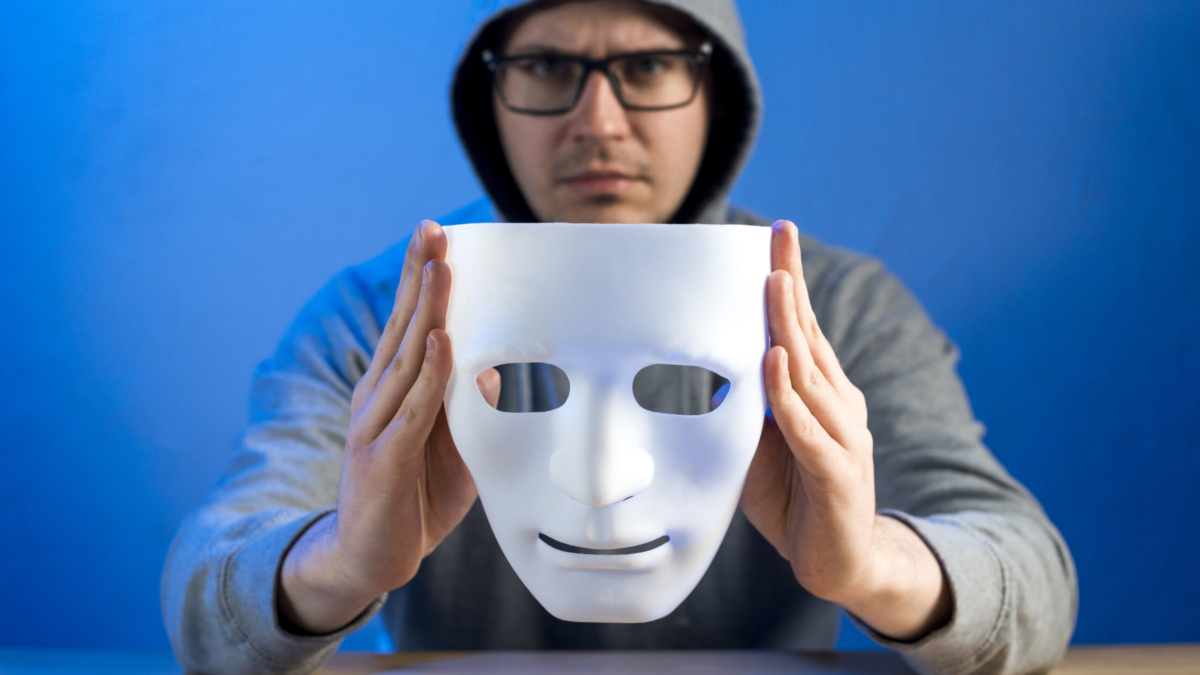 portrait-hacker-with-mask
