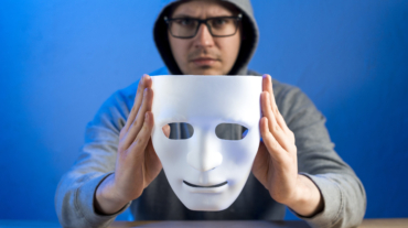 portrait-hacker-with-mask